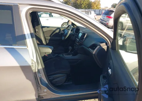 2015 Jeep Cherokee Latitude z USA, uszkodzony, nr VIN 1C4PJMCS0FW749614